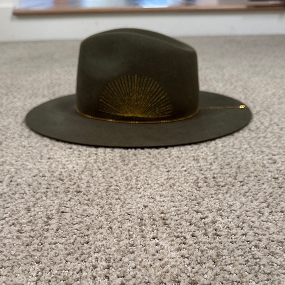 Van Palma Accessories - Elegant Olive Fedora Hat with Gold Accent